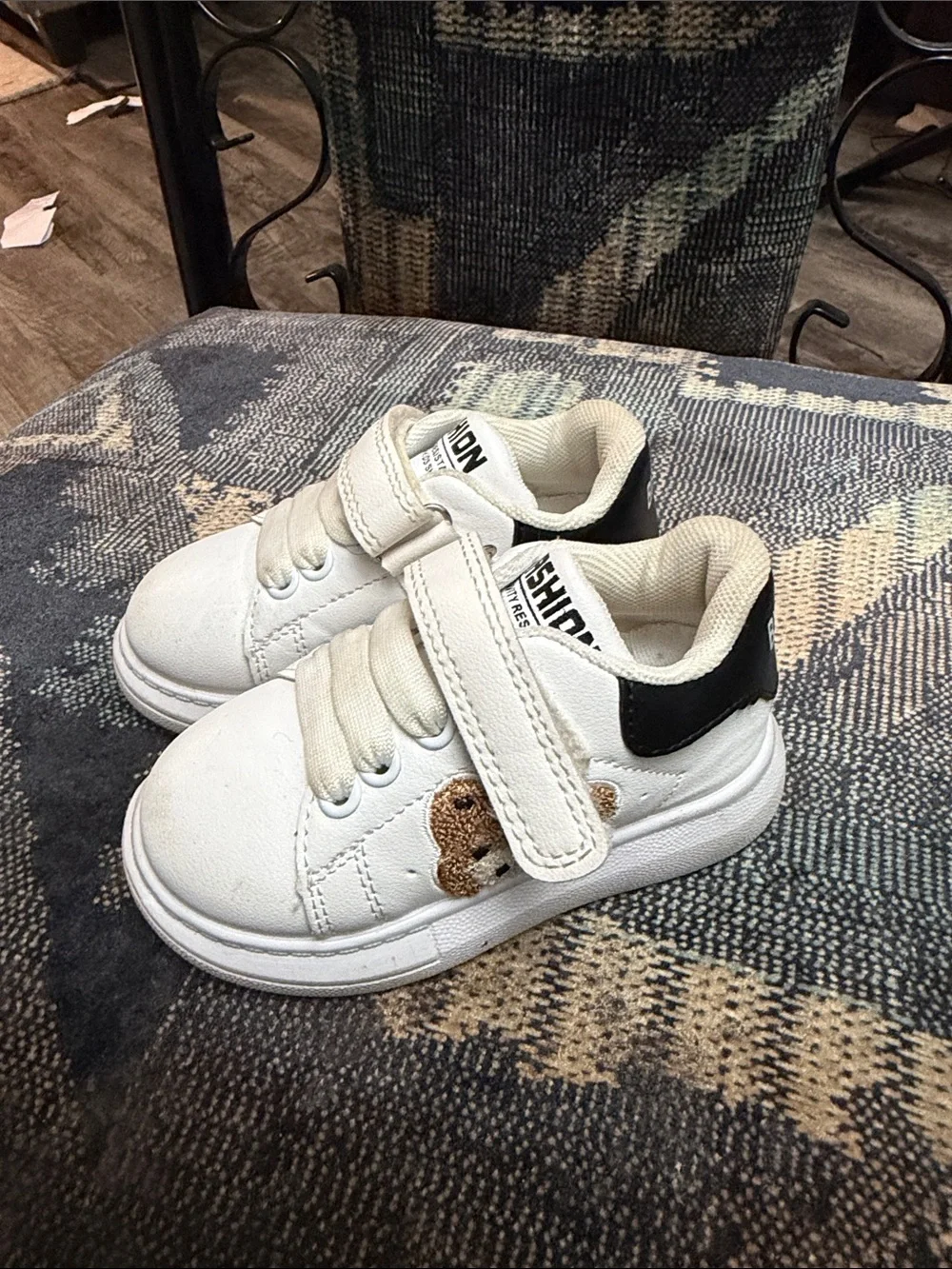Fashion Kids White Sneakers with Gold Glitter Accent